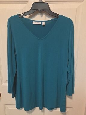 SUSAN GRAVER Teal Long-Sleeve V-Neck Women's Top